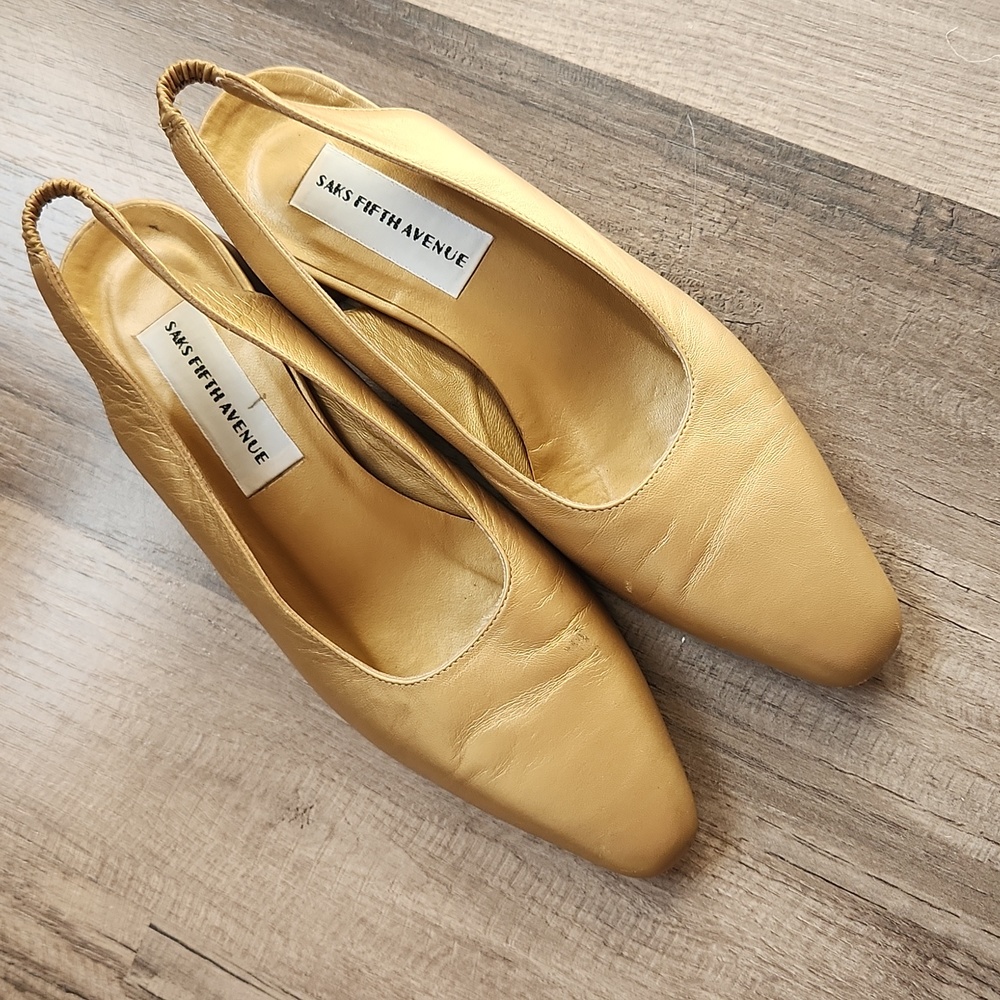 Saks Fifth Avenue Slickback pumps